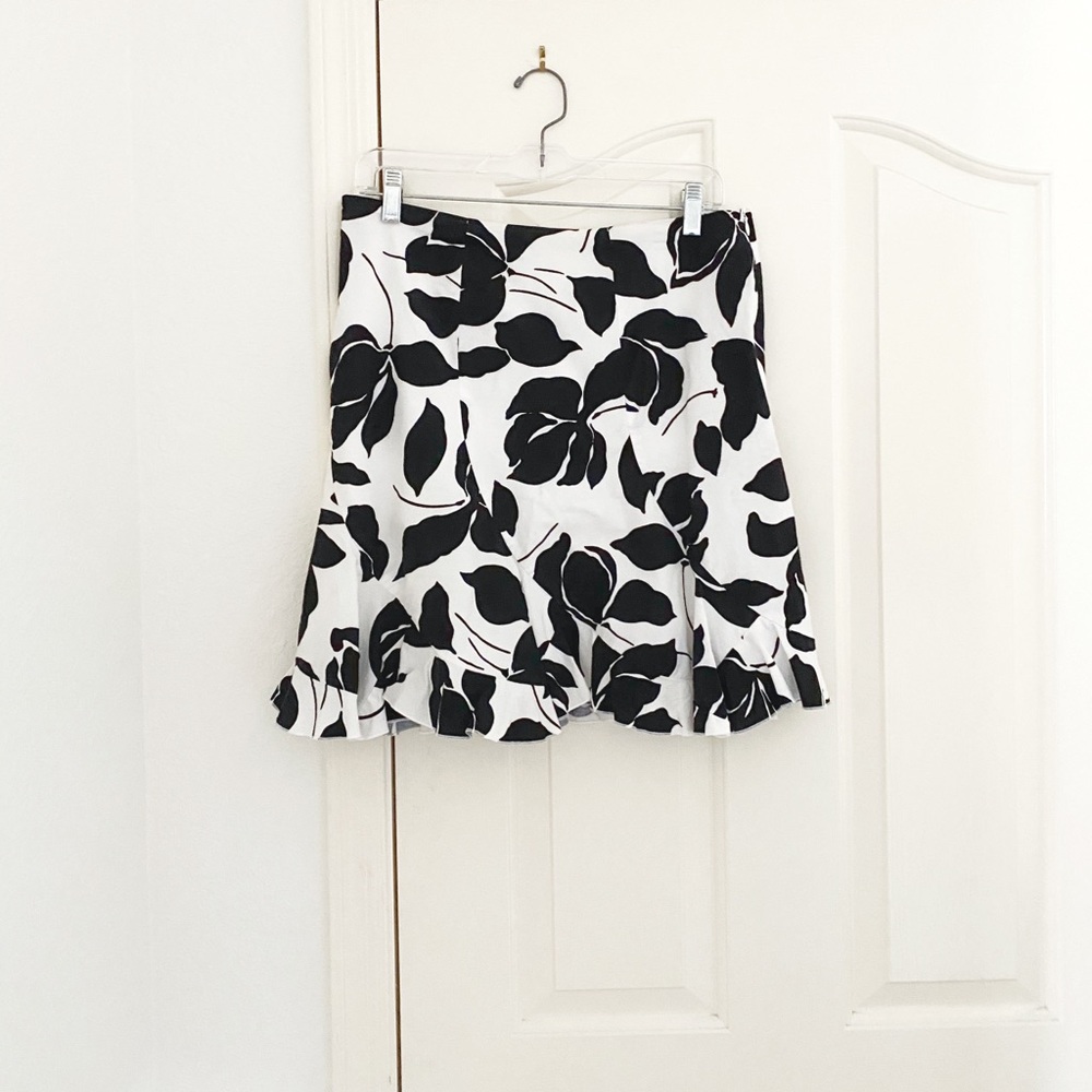 White House Black Market Leaf Print Skirt
